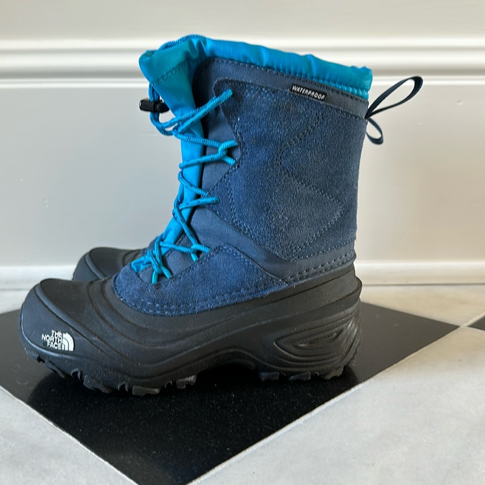 The North Face Kids’ Alpenglow V Waterproof Boots